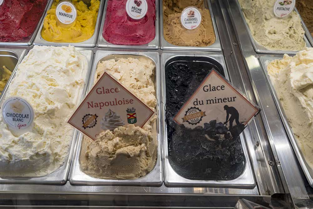 Nord - La glace du mineur est bien positionnée, à côté de la glace de La Napoule !