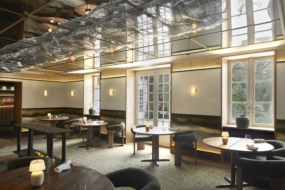 Une magnifique salle de restaurant.