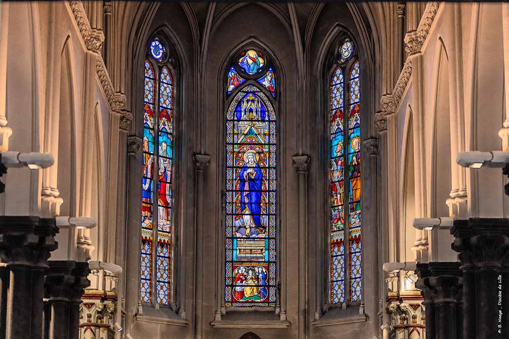 Villes Sanctuaires - On confie son désespoir à sainte Rita au sanctuaire de Vendeville.