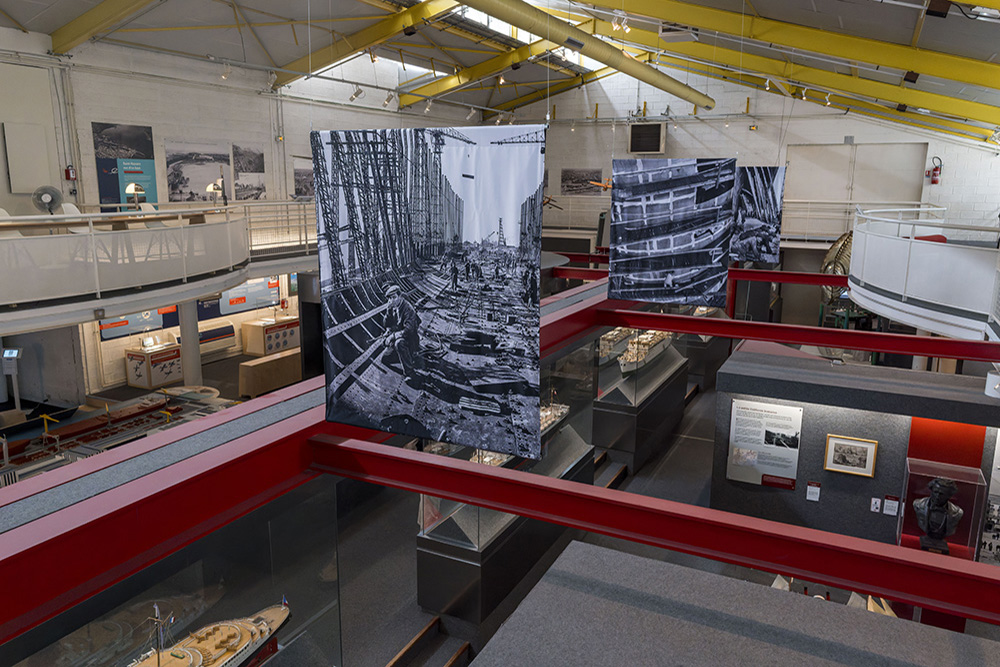 À l'Écomusée de Saint-Nazaire, les photographies s’affichent en grand.