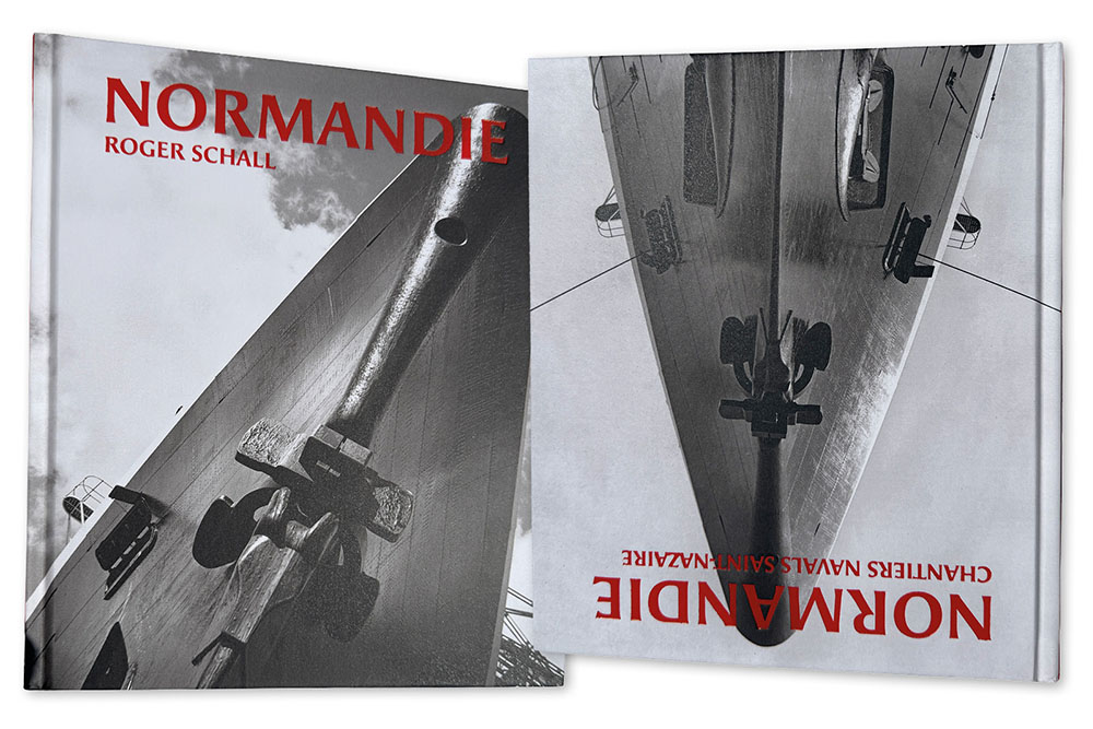 Le magnifique catalogue de l’exposition avec ses deux ouvertures, l’une à l’endroit, l’autre à l’envers.