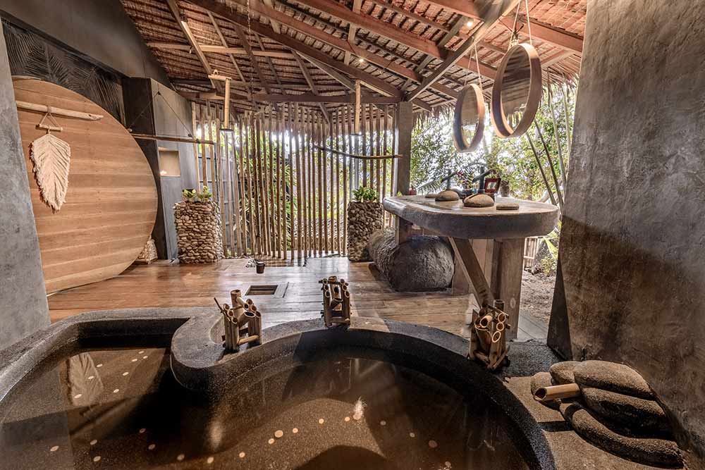 Haute Couture Hospitality - Un jacuzzi sur une des terrasses de Villa Beach.