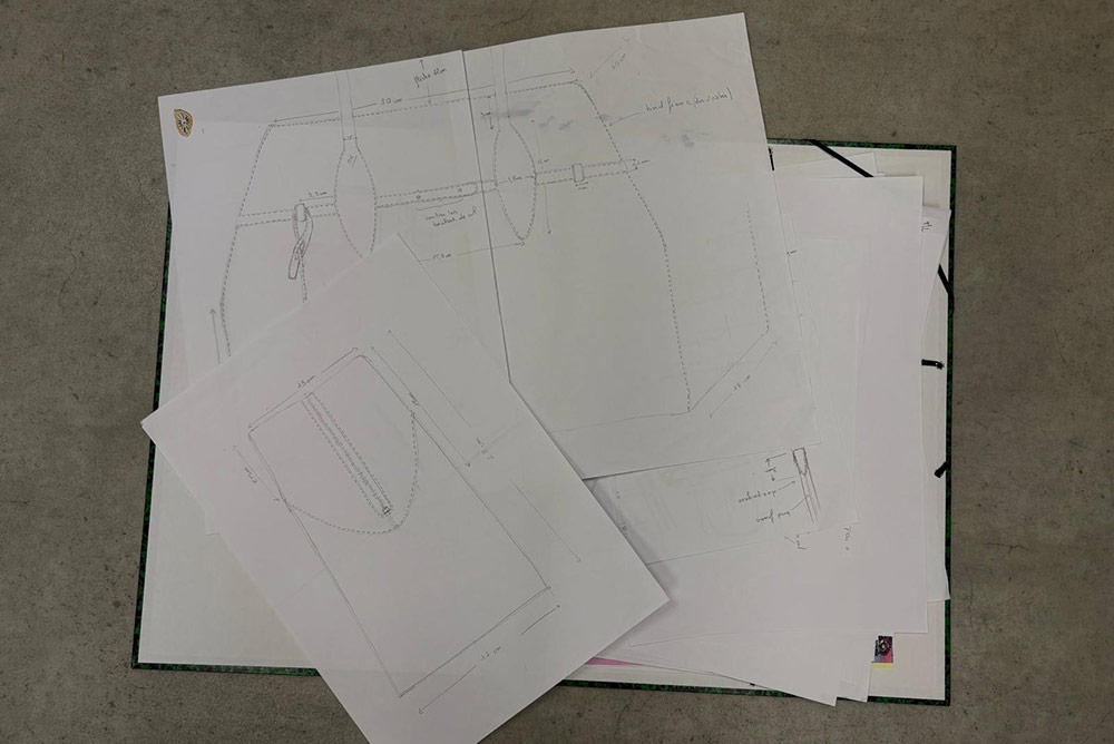 Des croquis dessinés à la main pour une personnalisation de chaque création.