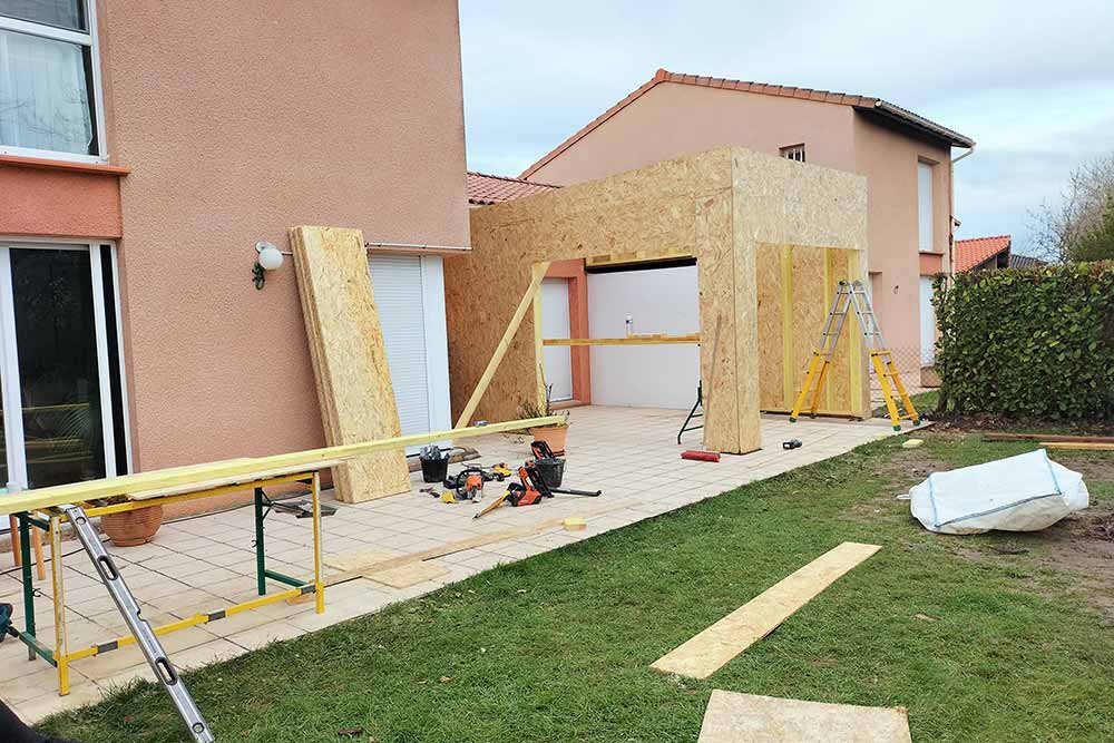 Début de la construction de l'extension. 