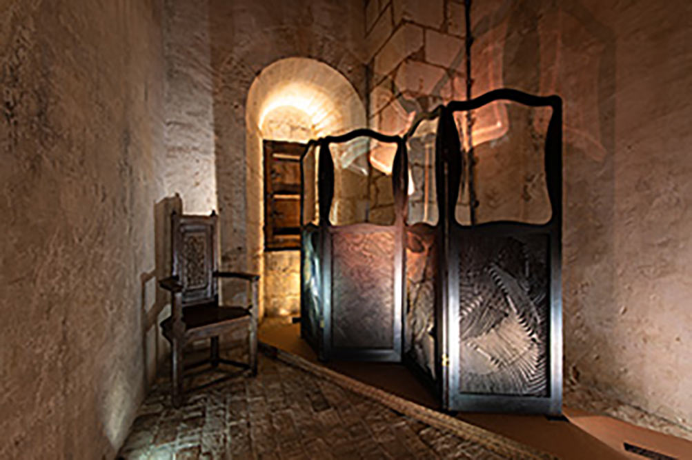 Drôles de meubles - Paravent Nocturne sur jardins Zen, Les Farfelus Farfadets, Anne Freisz et Laurent Pumarat, château de Châteaudun ©Cyril Ananiguian