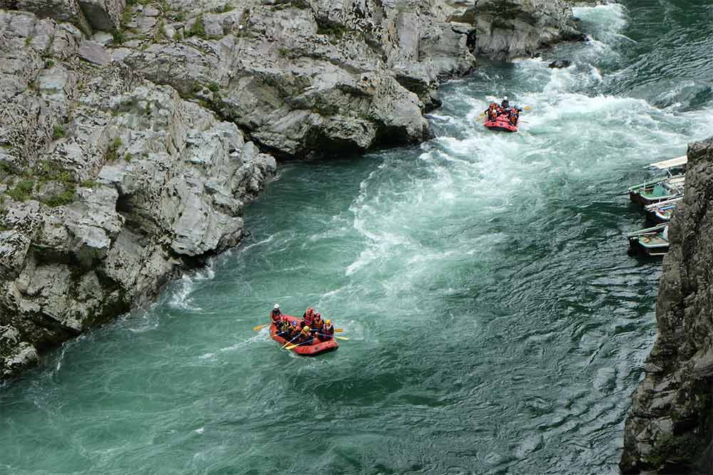 La région se prête également aux activités de plein air, comme le rafting, le kayak ou le canyoning.