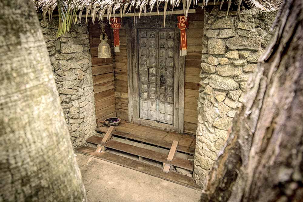 Haute Couture Hospitality - Porte d'entrée de la villa Sanghamitra.