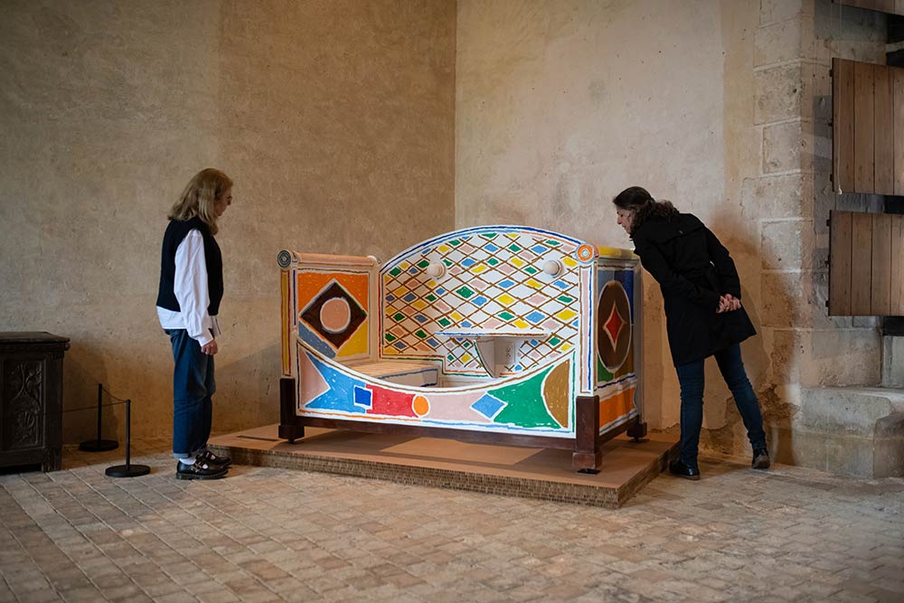 Table Tête à tête, Alexandre Benjamin Navet, château de Châteaudun ©Cyril Ananiguian.