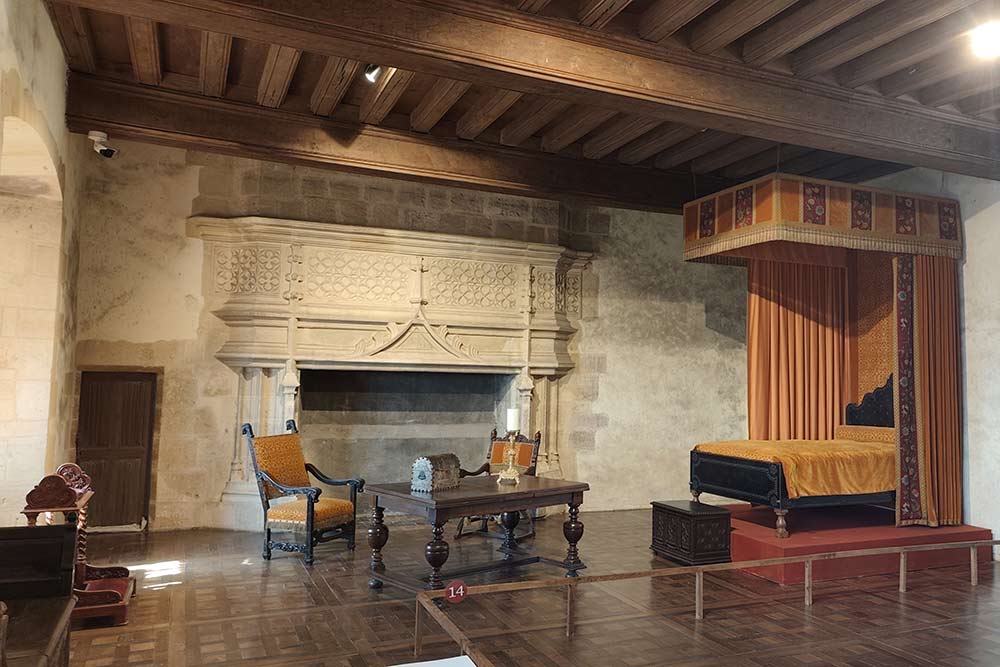 Le château a été meublé par l’administration des Domaines.