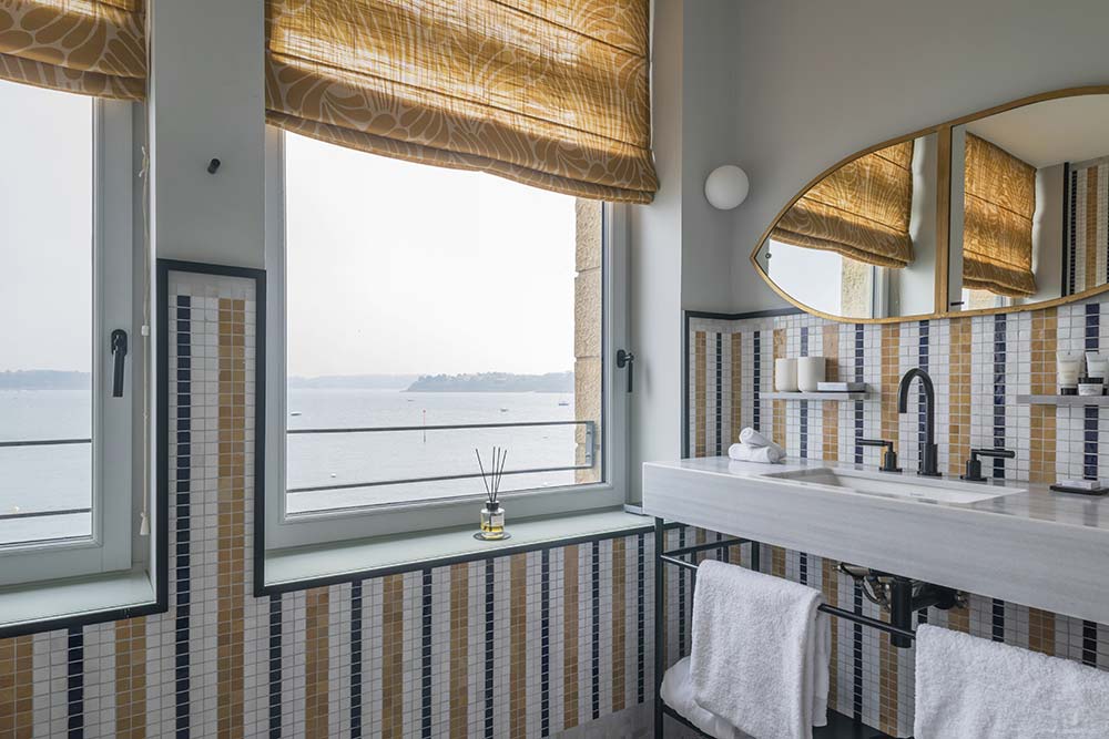 Castelbrac -Salle de Bain, chambre prestige©Germain Herriau