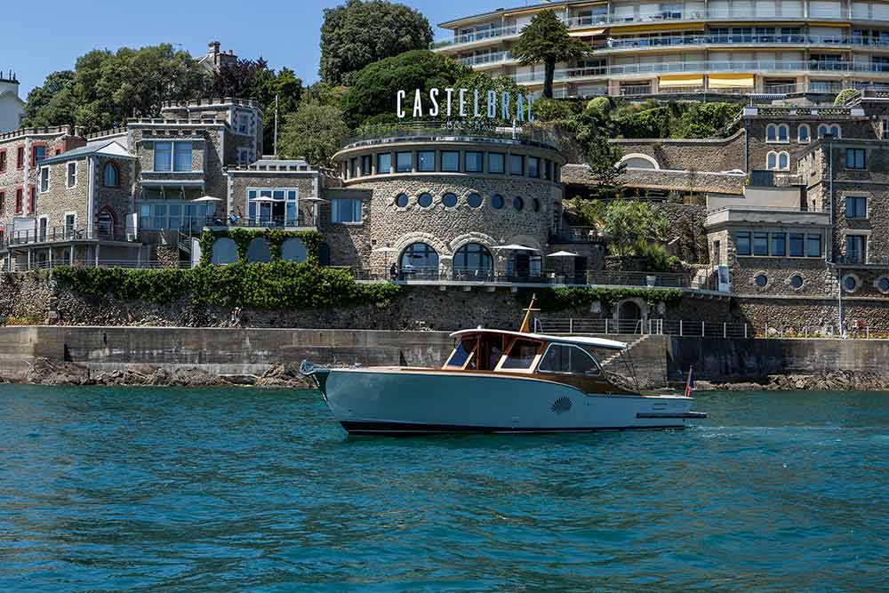 La vedette de l'hôtel et une magnifique vue de l'établissement.