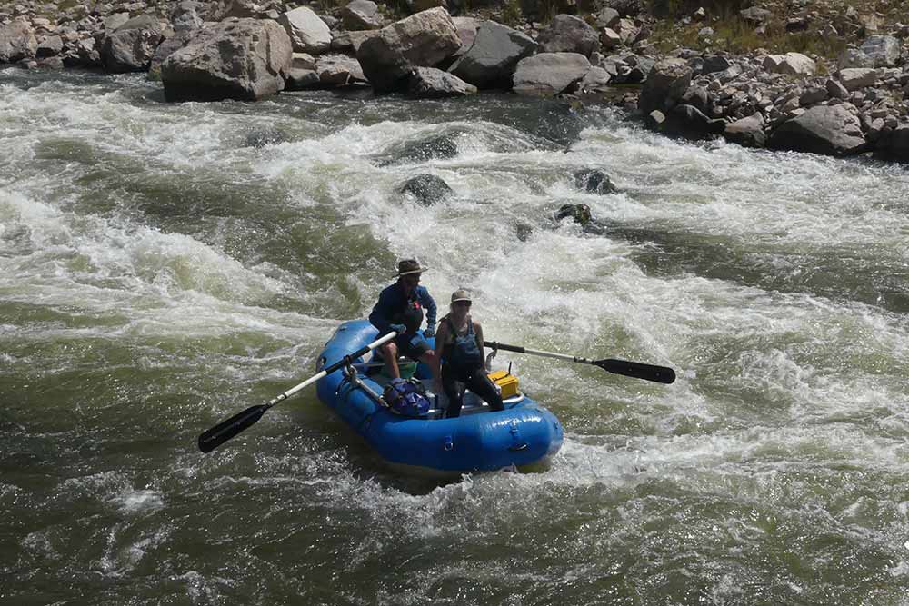Du rafting dans les rapides.