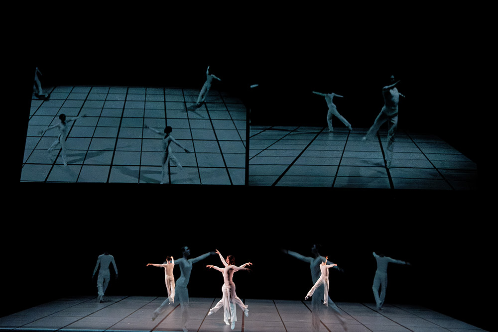 Comme lui es danseurs se dédoublaient.