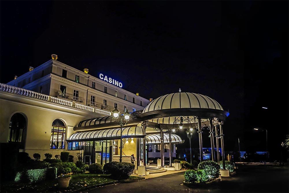 Le Casino de nuit.