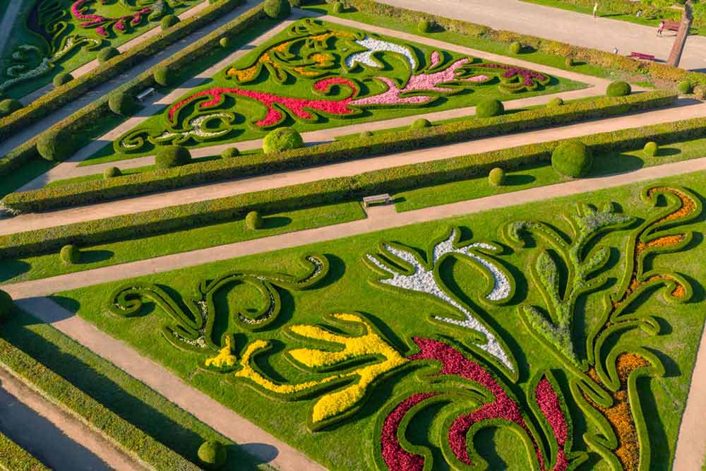 Détail des broderies de fleurs (Jardin de fleurs de Kromeriz) ©Association touristique Kromeriz 