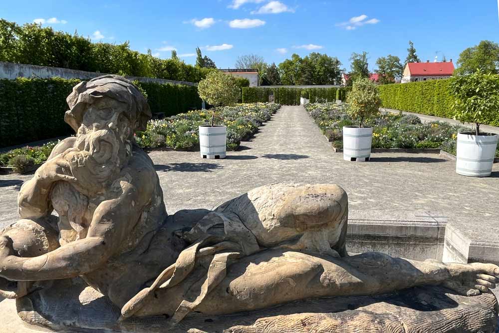 Sculpture (Jardin de fleurs de Kromeriz)