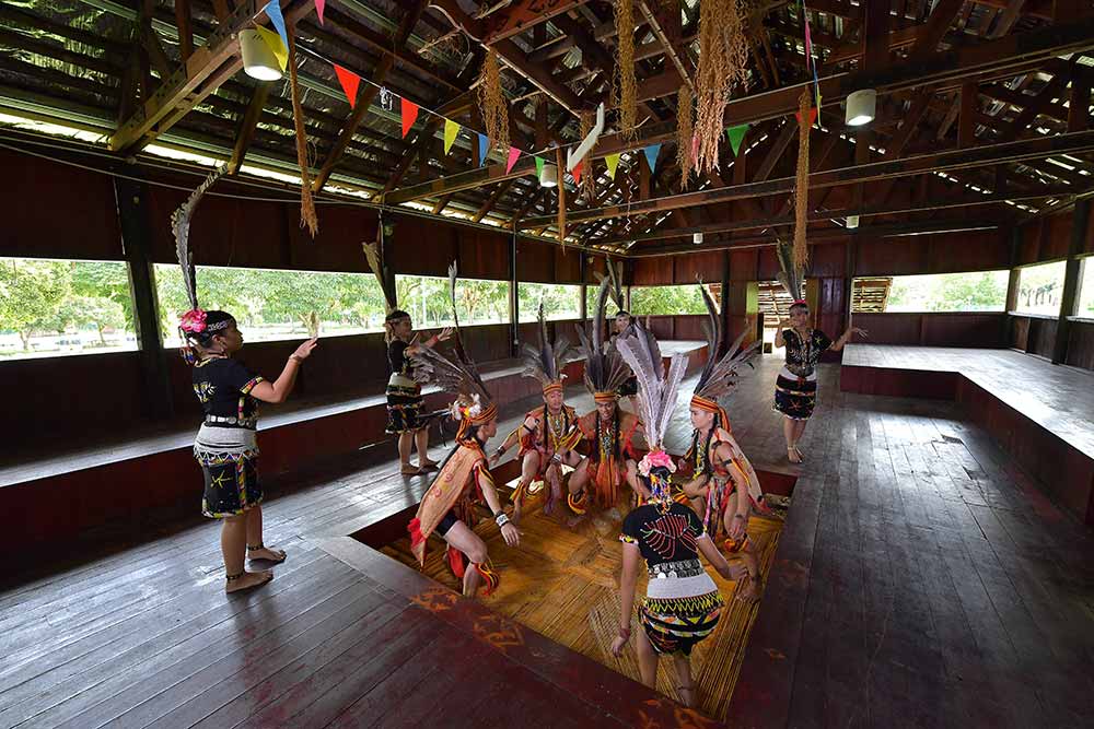Kuala Lumpur - Un spectacle de danses traditionnelles.