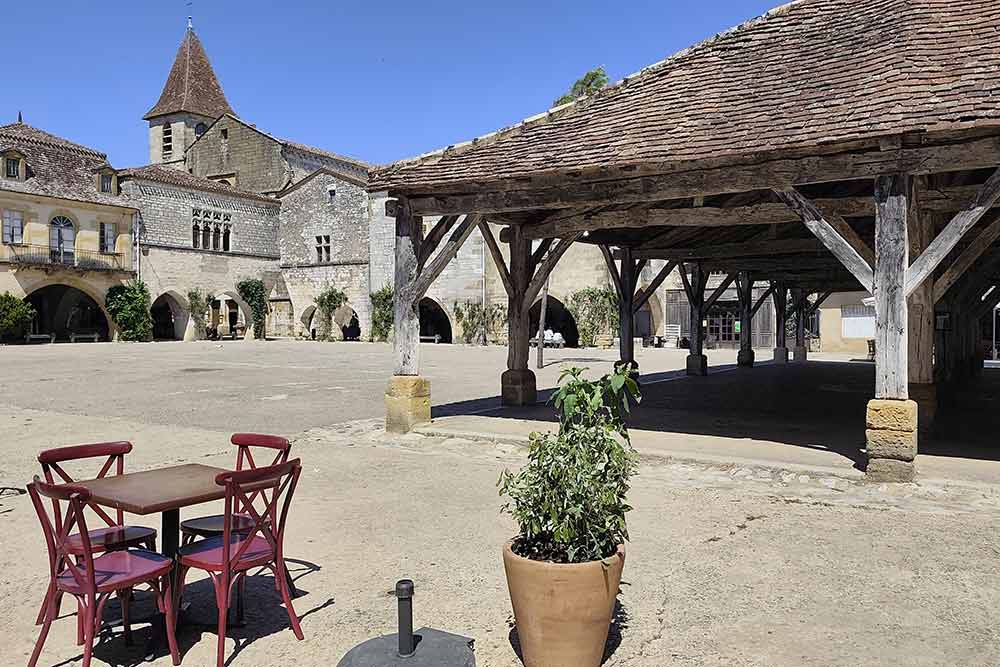 Le Périgord - La halle du marché.