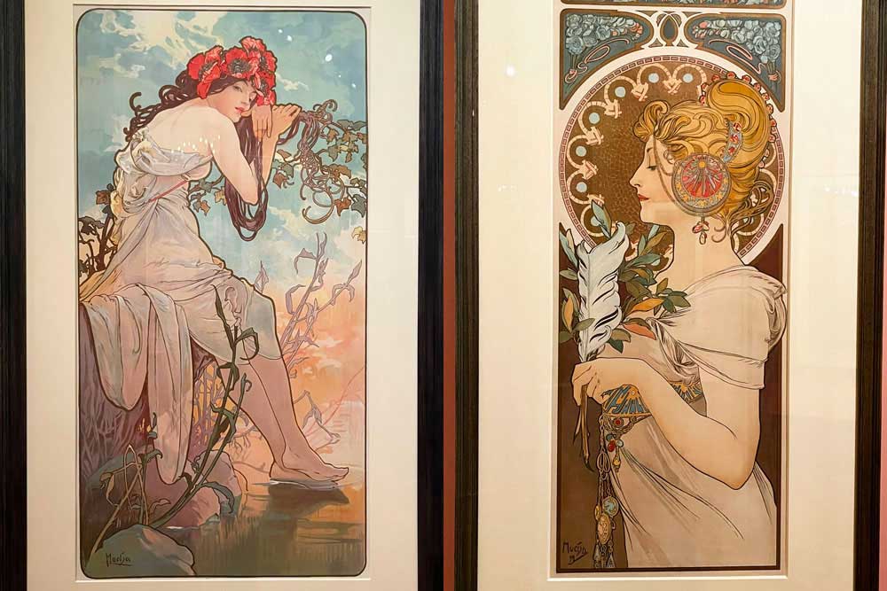 Olomouc - Les affiches Eté et Plume (Musée d’art de la Fondation Mucha)