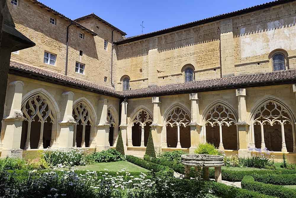 Le Périgord - Le cloître de l’abbaye.