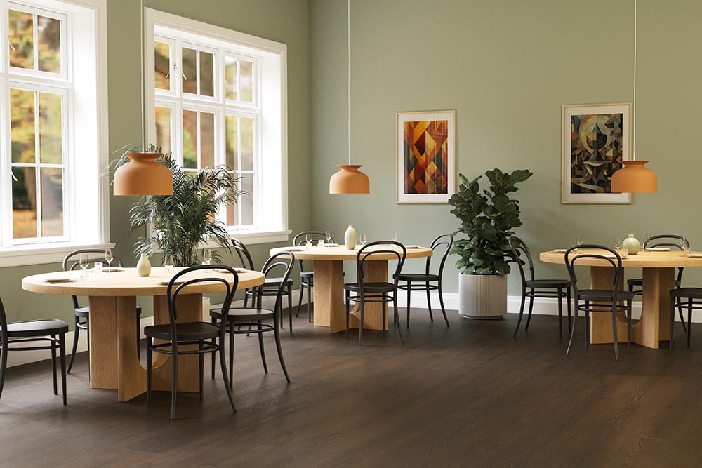Un gris qui se marie parfaitement avec le mobilier et la décoration.