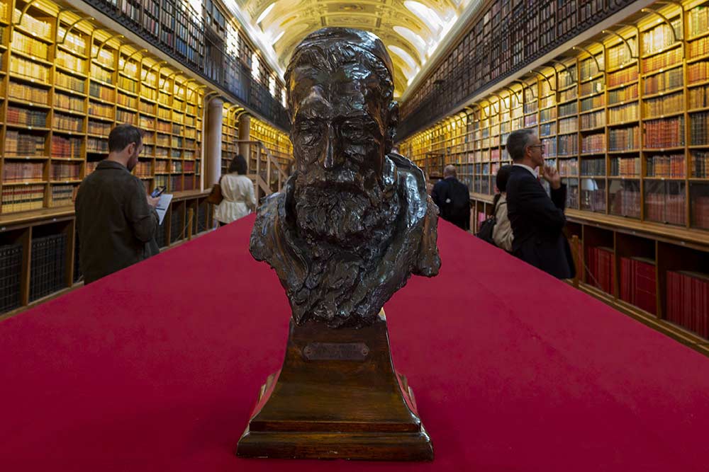 Avant de devenir prix Nobel de littérature, Anatole France fut employé à la bibliothèque du Sénat… où ses nombreuses absences lui coûtèrent une promotion.