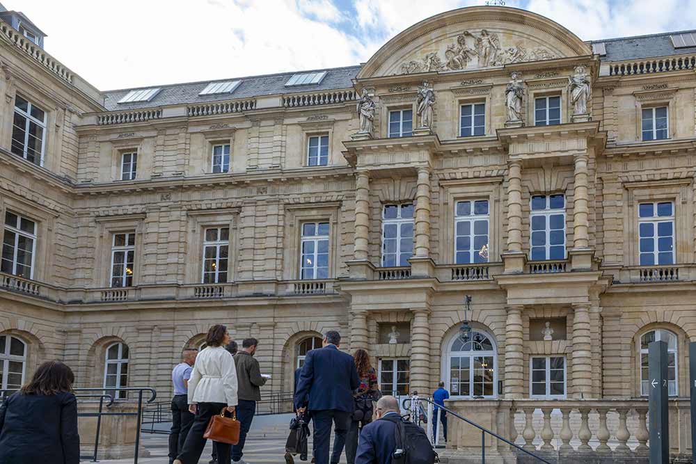 Palais du Luxembourg - Le palais du Luxembourg est le siège du Sénat depuis 1799. Construit à l'initiative de Marie de Médicis au début du XVIIᵉ siècle, il demeure l'un des plus beaux palais de Paris.