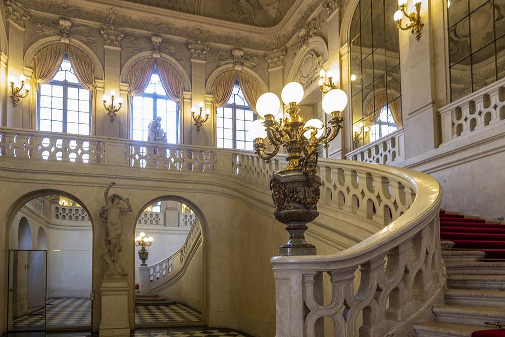 Palais du Luxembourg - Construit vers 1710 par Germain Boffrand, cet escalier monumental impressionne toujours.