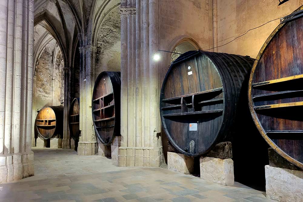 L’église de style gothique rayonnant accueille des foudres depuis le XIXe siècle.