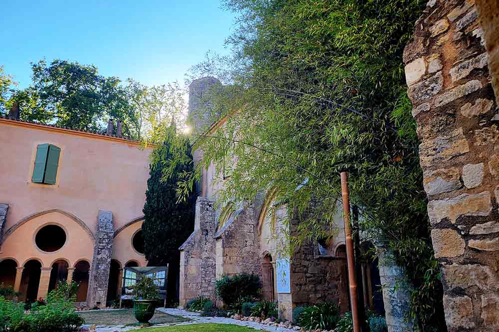 Etang de Thau - Le cloître de l’abbaye.