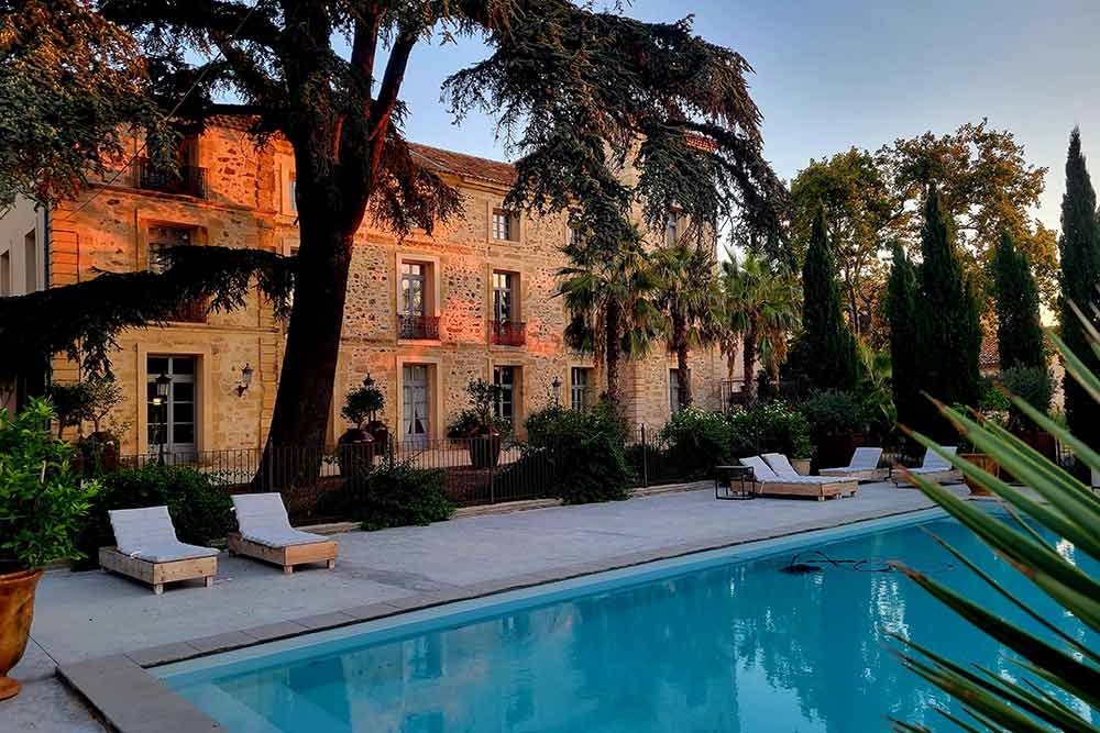 Le domaine Les Castans vu depuis sa piscine.