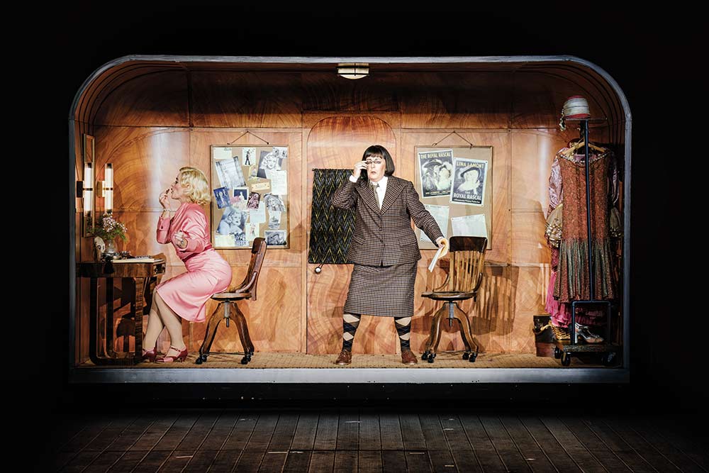 Singin’ in the Rain - Lina Lamont et son habilleuse dans leur loge.