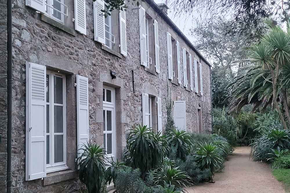 Dans ce bâtiment, se trouvait « une chambre des parfums ». Des herbes étaient associées et brûlées pour se prémunir de la peste.