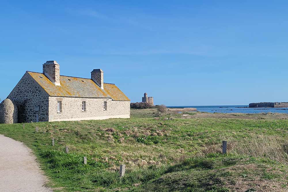 La maison des douaniers accueillent les visiteurs arrivés sur l’île Tatihou.