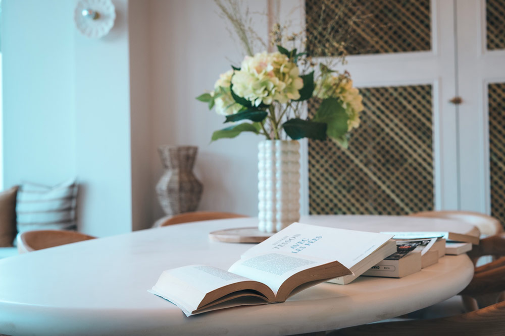 Lecture et écriture dans un moment de calme